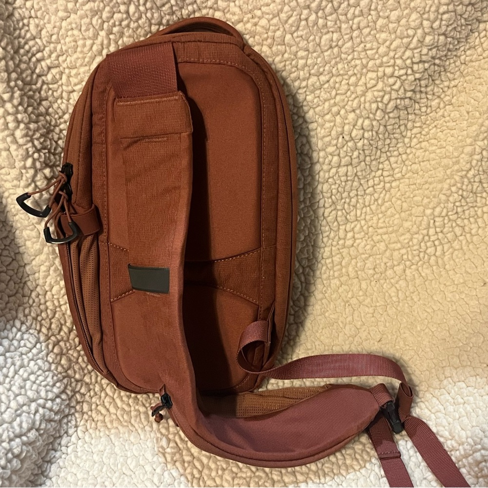 The North Face Borealis Sling Backpack New Condition - Picture 6 of 10